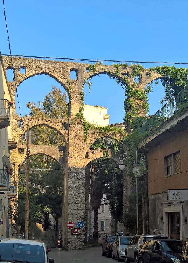 Casa Vacanze Archi Medievali サレルノ エクステリア 写真